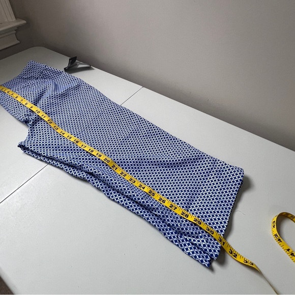 Kim Rogers Blue White Print Super Stretch Capri Pants Tummy Panel Womens Size 12 - Picture 13 of 13